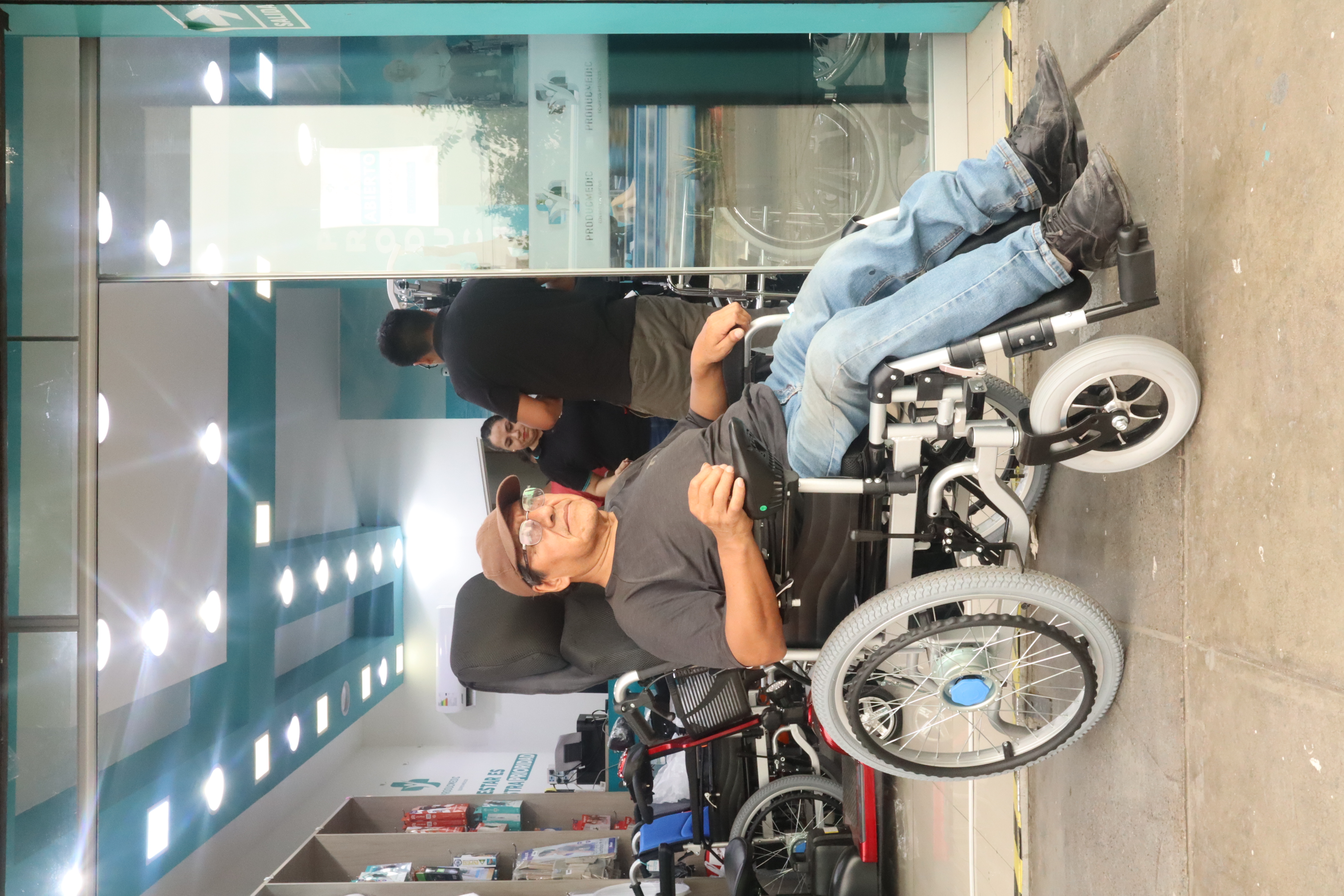 Cliente Usando Silla de Ruedas